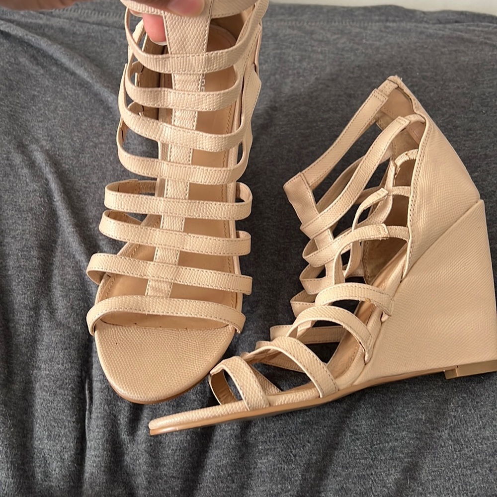 Worn 2 times tan express fashion heels
